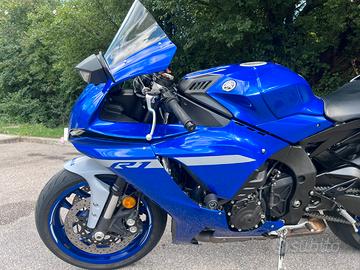 Yamaha r1 2021