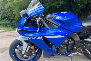 Yamaha r1 2021
