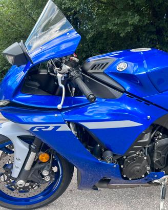 Yamaha r1 2021
