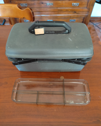 Beauty case rigido grigio