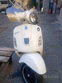 Vespa 300