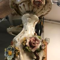 Lampadario con roselline in ceramica di bassano