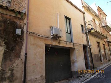 Casa indipendente di 73 m² con 2 locali e box auto