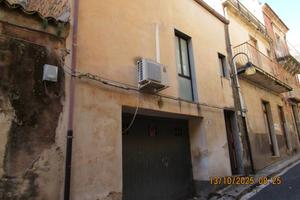 Casa indipendente di 73 m² con 2 locali e box auto
