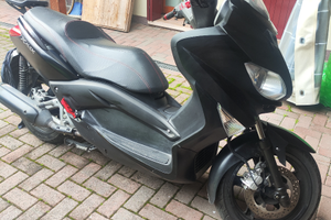 Yamaha x-max 250