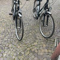 Coppia uomo donna biciclette bianchi  model spillo