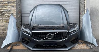 VOLVO x Lampada musata con cofano e paraurti compl