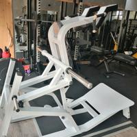 attrezzi palestra hack squat no Technogym 