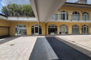 Ampio spazio di 180 mq - posizione strategica monz