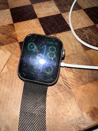 Apple watch serie 6 tenuto bene
