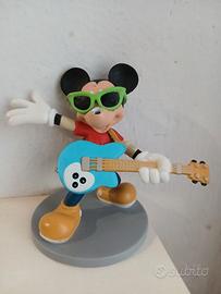 Toppolino con la guitarra