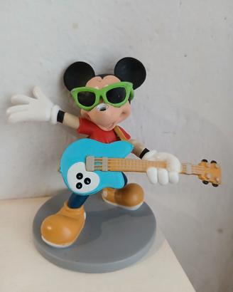 Toppolino con la guitarra