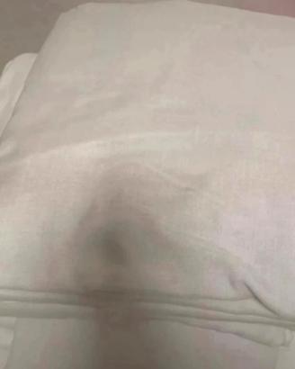 Tenda colore bianco sporco con fettuccia e ganci