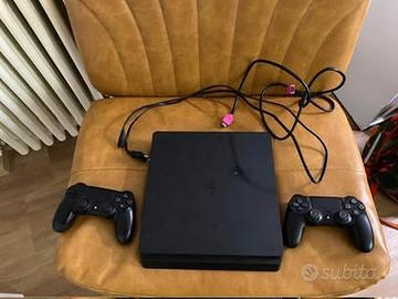 Ps4 slim 1 terabyte + 2 controller  + visore vr1