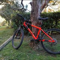 mountain bike b-twin arancione usata