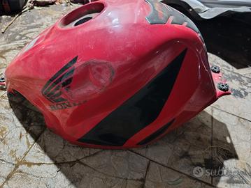 serbatoio CBR f4i ammaccato.