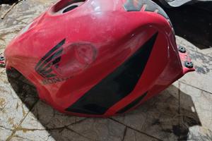 serbatoio CBR f4i ammaccato.