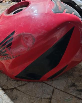 serbatoio CBR f4i ammaccato.