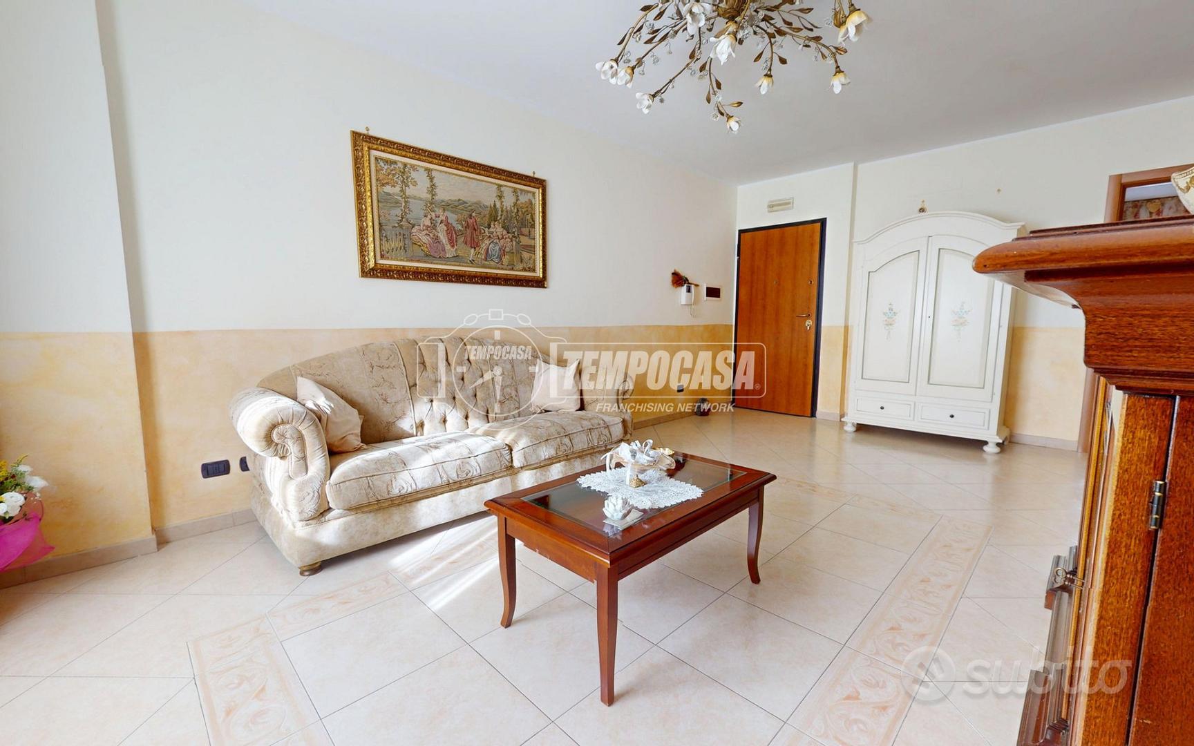 In zona Posta, comodo trivani con ampia area depos - Vista 6