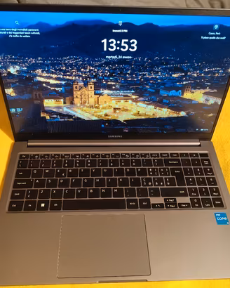 Samsung Galaxy Book3 15" - Intel i3 13a Gen - 8GB 