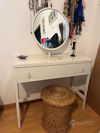 Toeletta trucco con specchio Ikea