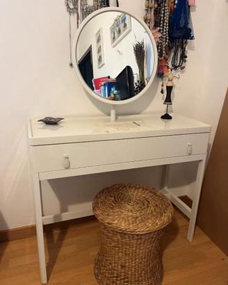 Toeletta trucco con specchio Ikea