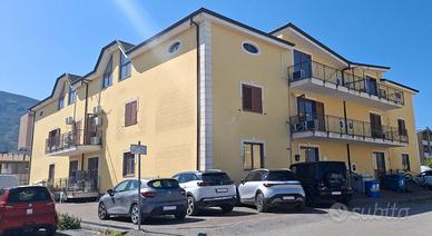 AMPIO DEPOSITO IN STABILE COMMERCIALE