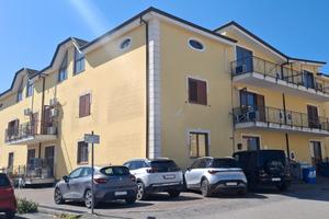 AMPIO DEPOSITO IN STABILE COMMERCIALE