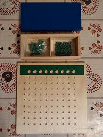 Tavola della divisione Montessori in legno