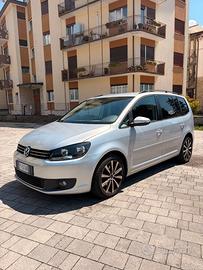 Volkswagen Touran 2012    7 posti