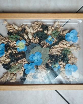 vassoio legno con fiori secchi