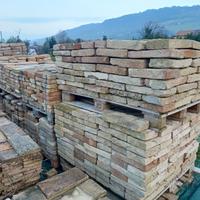 Mattoni e pianelle vecchi antichi