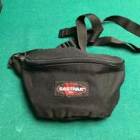 Marsupio Eastpak nero con cerniere dim. 25 cm