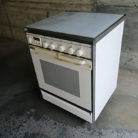 Cucina a gas con 4 fuochi e forno a gas