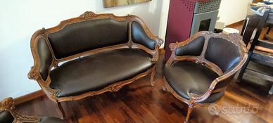 poltroncine e divanetto a molle pelle bottonata
