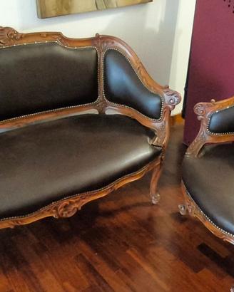 poltroncine e divanetto a molle pelle bottonata