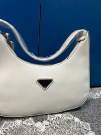 Borsa in pelle bianca a baguette