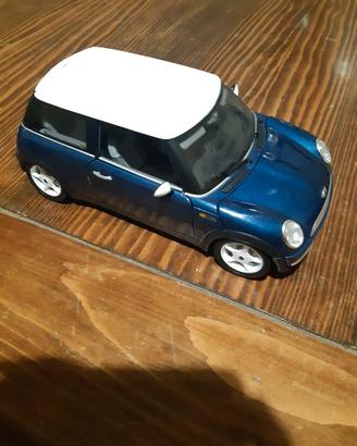 Modellino di auto mini cooper collezione burago