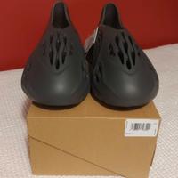 Adidas Yeezy Foam RNR Carbon