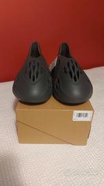 Adidas Yeezy Foam RNR Carbon
