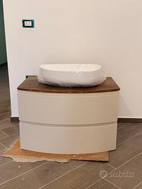 Mobile da bagno con pianale in legno e lavabo