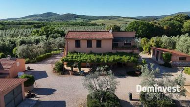 Rustico / Casale di 299 m² con più di 5 locali a C