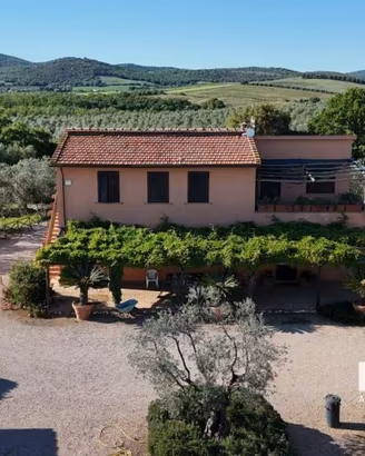 Rustico / Casale di 299 m² con più di 5 locali a C