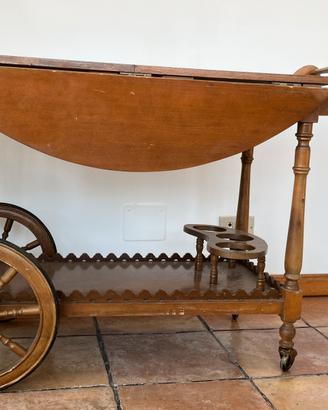 Carrello portavivande e bottiglie