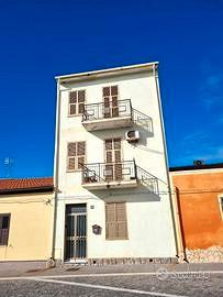 Usini, Centrale Ampia Indipendente con cortile