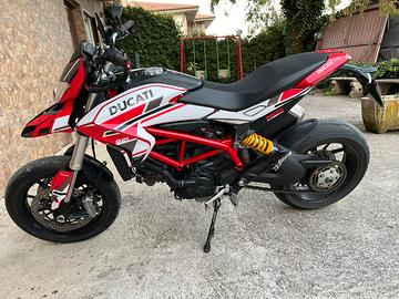 Hypermotard 821