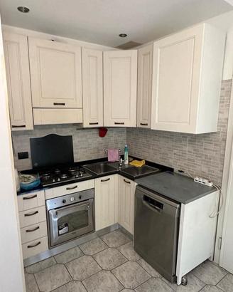Cucina angolare e mobiletto  sala Lube