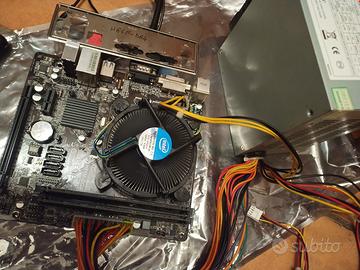 scheda madre CPU RAM alimentatore