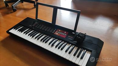 pianola Yamaha psr f51