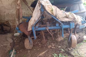 Trattore e attrezzi agricoli